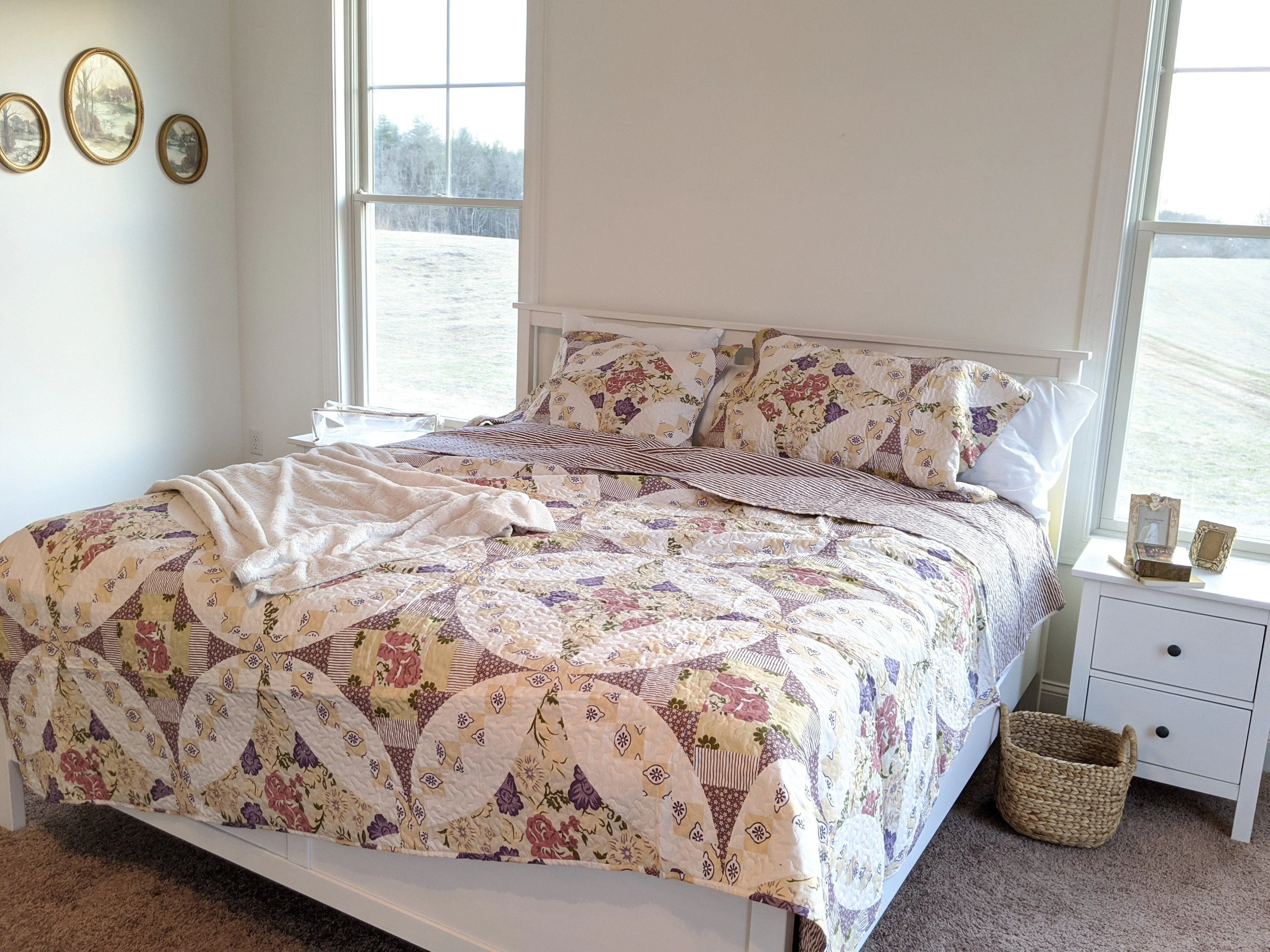 DaDa Bedding Wisteria Cottage Roses Floral Lightweight Quilted Bedspread Set (HS-1003)