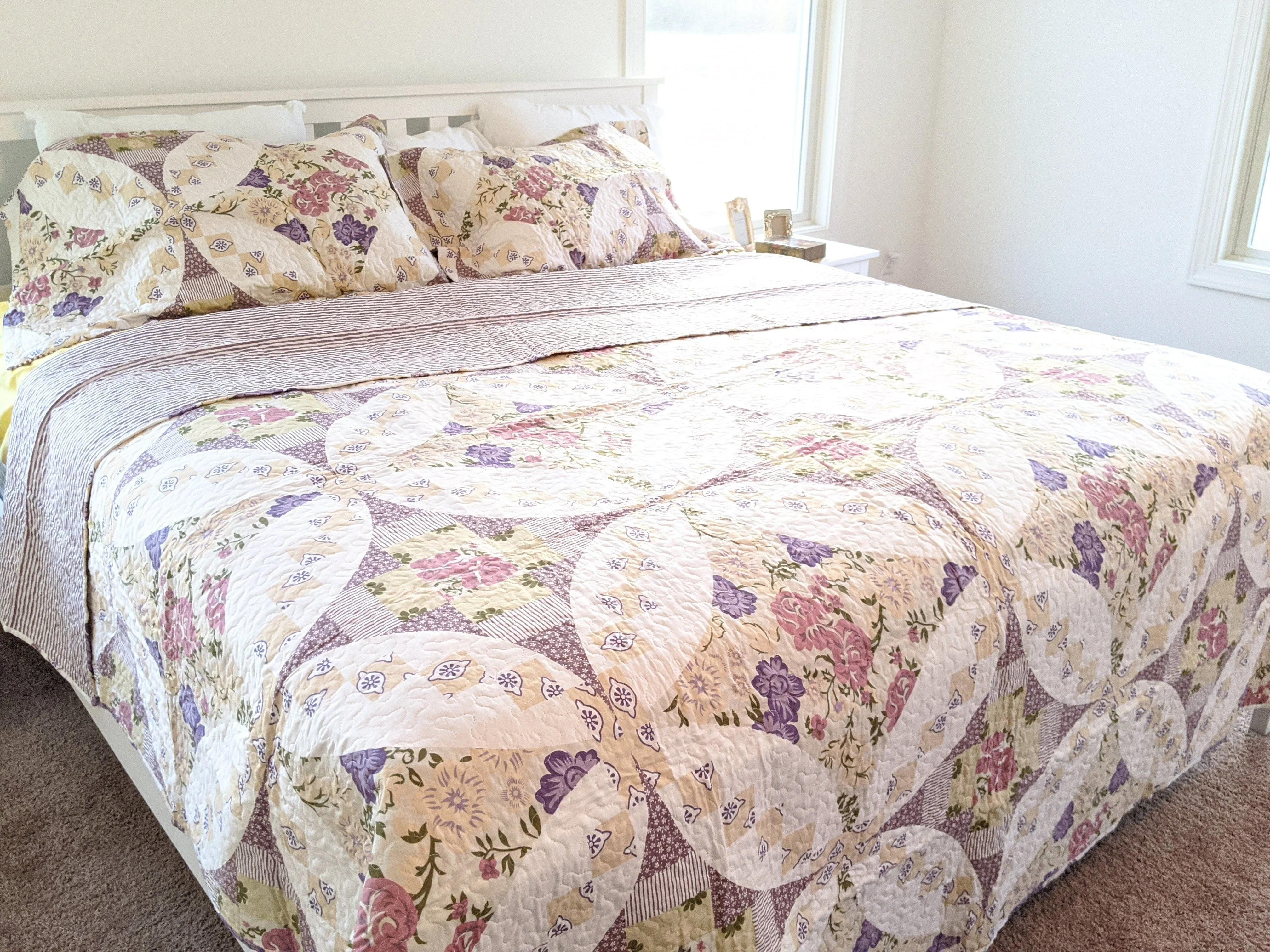 DaDa Bedding Wisteria Cottage Roses Floral Lightweight Quilted Bedspread Set (HS-1003)