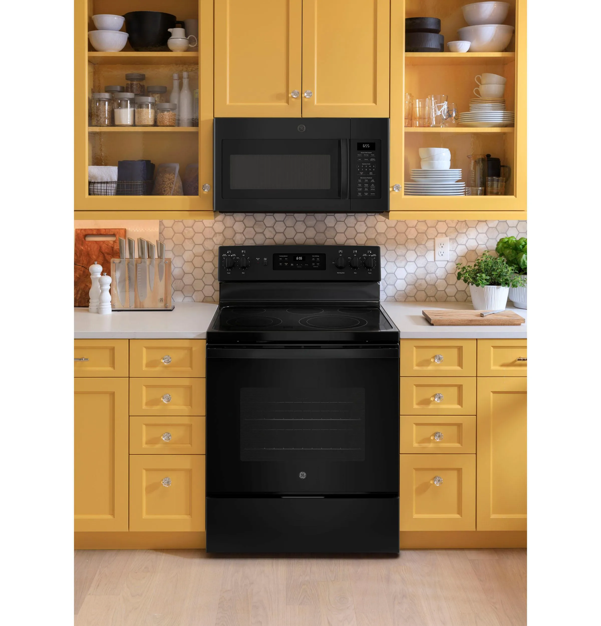 GE® 30" Free-Standing Electric Convection Range