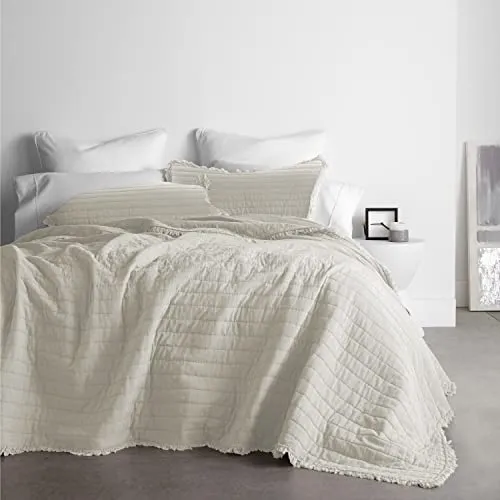 Queen Bedding Set - 3 Piece - Delano Ivory by Donna Sharp- Contemporary Quilt Set with Queen Quilt and Two Standard Pillow Shams - Machine Washable